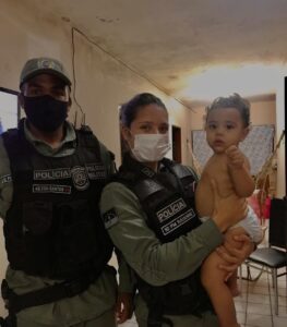 Soldados Raiainne e Ailton Santos
