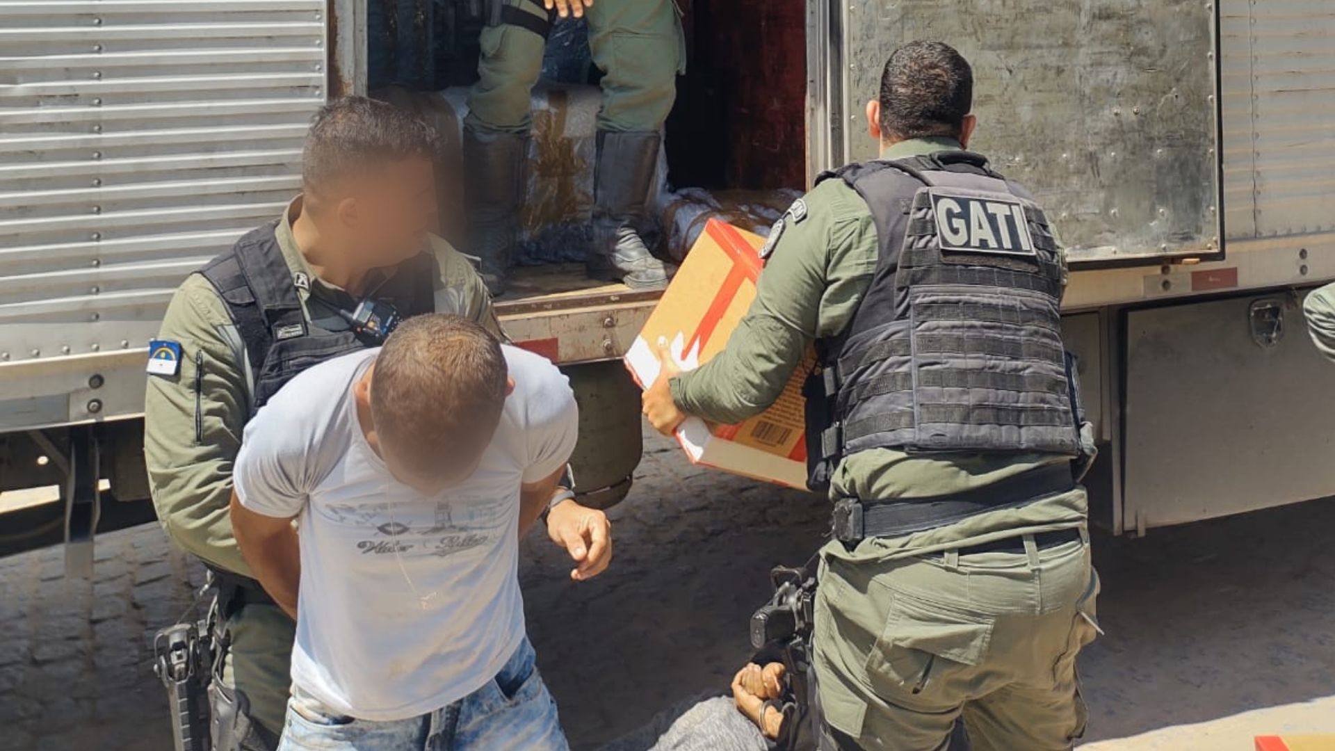 ACS-PE destaca operação policial que apreendeu 100 kg de maconha, 30 kg crack e quatro suspeitos. Foto: Divulgação.